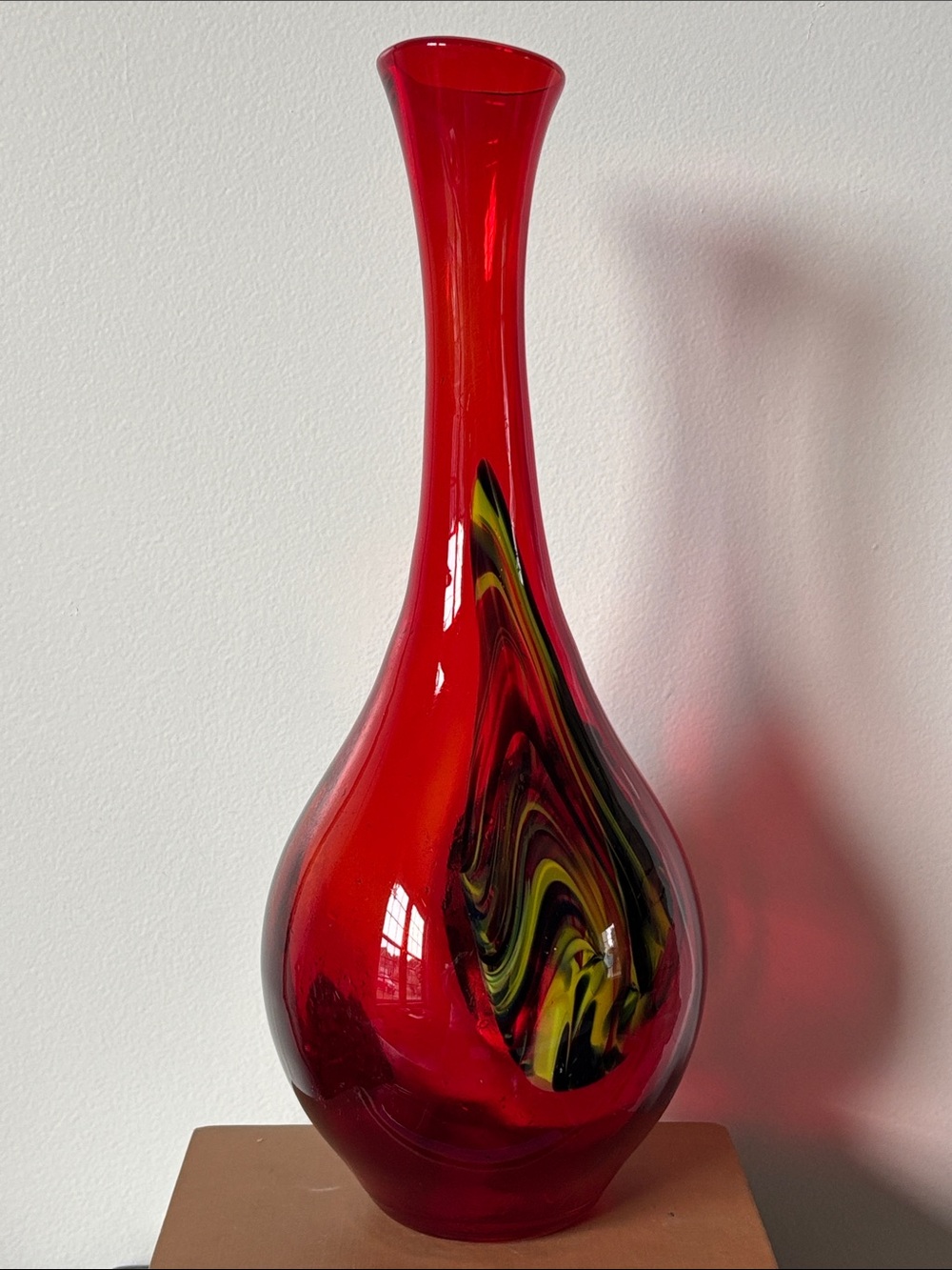 Vintage Pier 1 Imports Ruby Red Art Glass Vase Swirl Accent MCM Style Home Decor - Picture 3 of 6